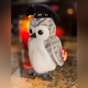 🦉 Wiser the Owl Beanie Baby – Class of ’99 – With Display Case